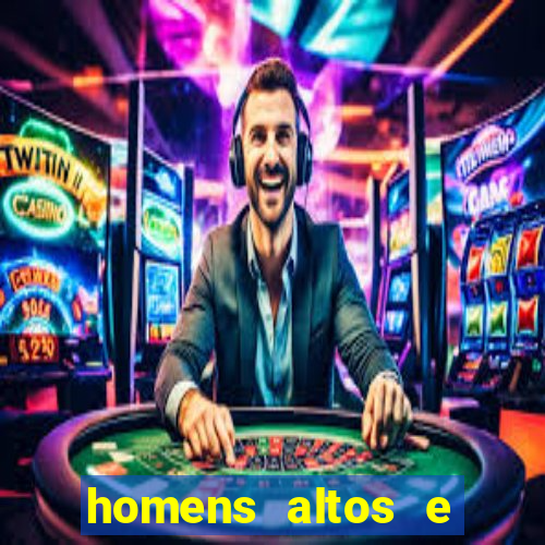 homens altos e sarados pelados